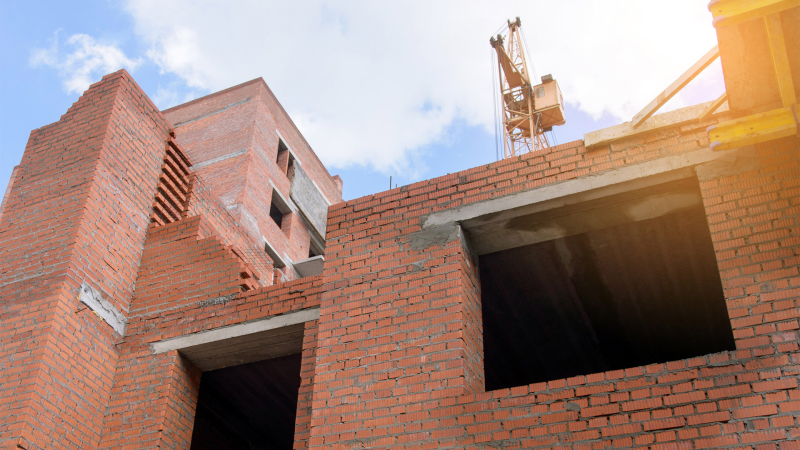 Какой дом лучше: монолитный, кирпичный или панельный