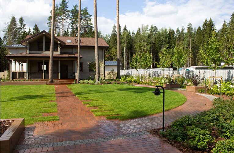 Северное Поместье: Создание Гармоничных Ландшафтов от Проекта до Реализации