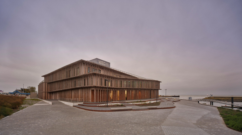 Dorte Mandrup построила Центр всемирного наследия Ваттового моря в Нидерландах