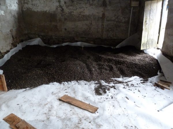 Голь на выдумку хитра: 3 самых дешевых способа утепления пола