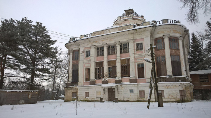 Как выглядят заброшенные усадьбы в России: краткий экскурс в архитектуру XVIII-XIX вв.