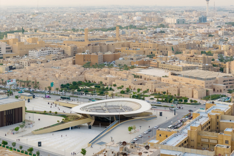 На станции метро в Эр-Рияде установили зеркальный купол