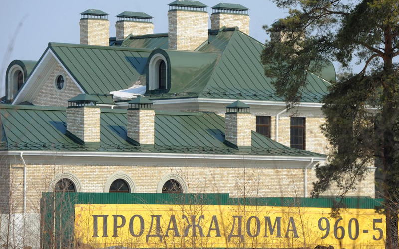 Особняк под снос: почему элитные дома на Рублевке продаются по 15-20