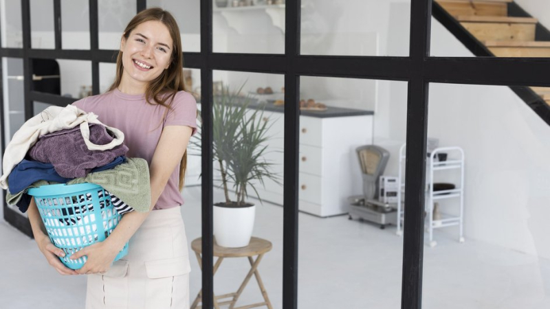 Почему одежда портится в стиральной машине: 5 ошибок, которые приводят к быстрой потере внешнего вида