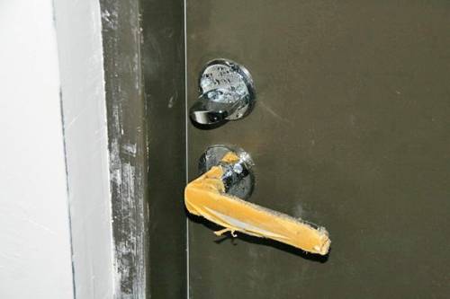 Почему потеет входная дверь? Поиск и решение проблемы