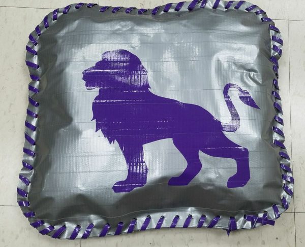 Подушка из скотча – неожиданное дизайнерское решение!