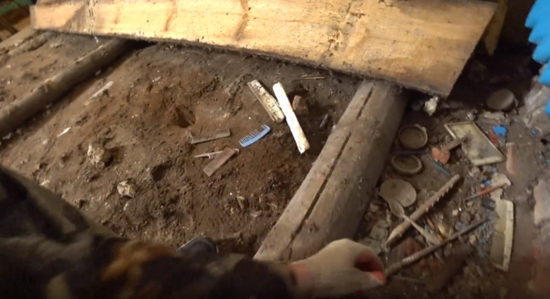 Тайны старого пола: удивительные находки под половицами