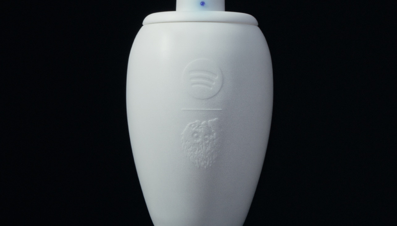 Урна для праха с саундтреком: коллаборация Spotify и Liquid Death