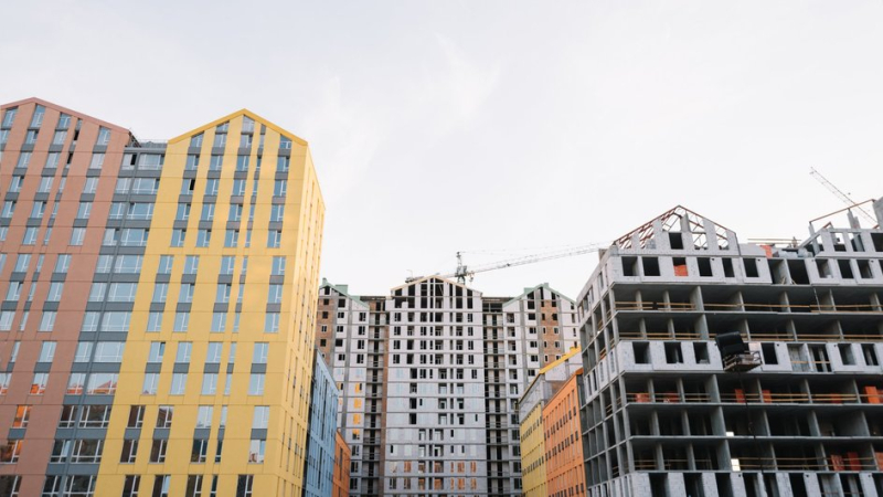 В России вдвое выросло число новостроек, которые за последний год были сданы позже срока