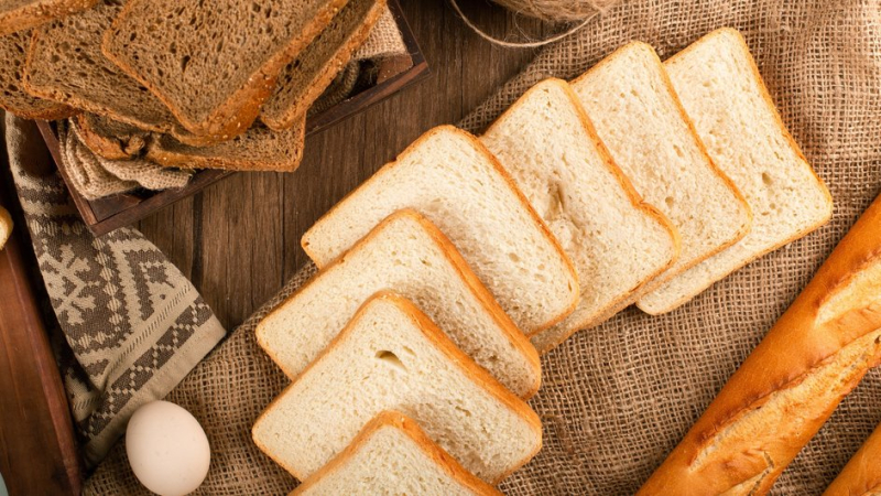Вторая жизнь черствого хлеба: 5 полезных хитростей по использованию подсохшей буханки или батона