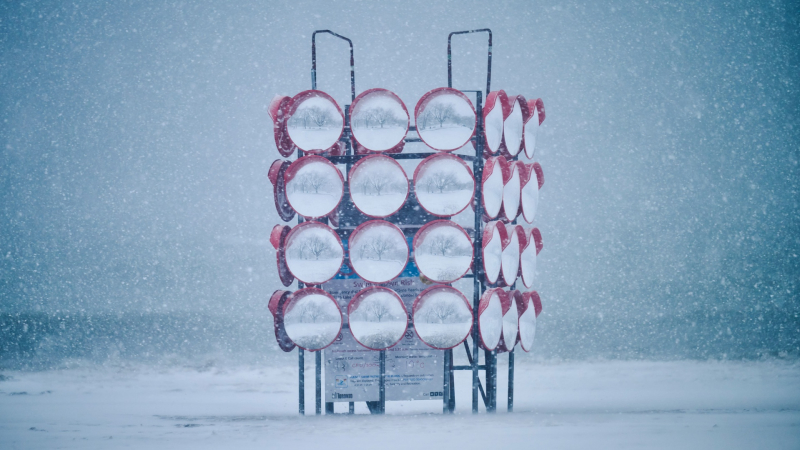 Выставка Winter Stations: паблик-арт на грани видимого и реального