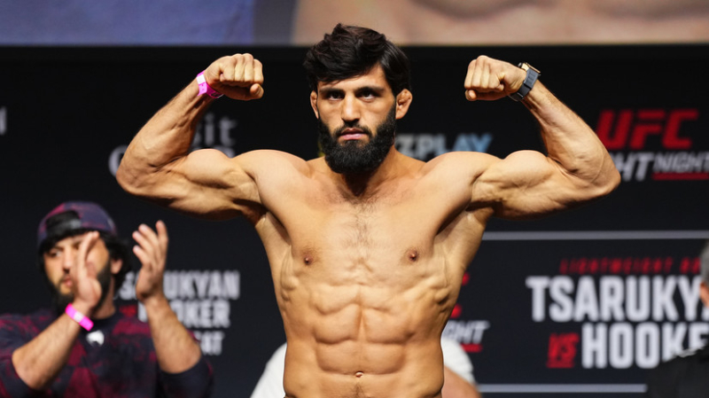 «Будешь выпендриваться — огребёшь»: схватка Царукяна по грепплингу закончилась массовой дракой