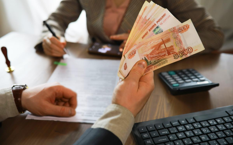 Доля сделок с недвижимостью за наличные в России достигла рекордных