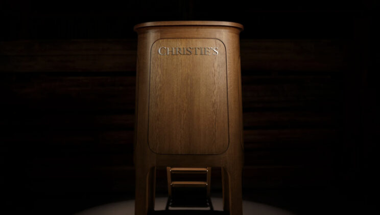 Джони Айв спроектировал трибуну для аукционов Christie’s