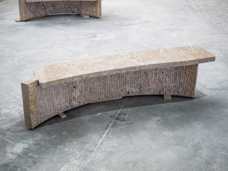 Estudio Material переосмыслила форму арки в предметах мебели