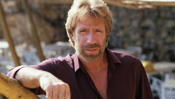 «Я не старею. Я перехожу на новый уровень»: умер актёр и мастер боевых искусств Чак Норрис