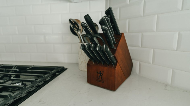 Как надолго сохранить остроту кухонных ножей: советы по уходу для идеальной нарезки продуктов