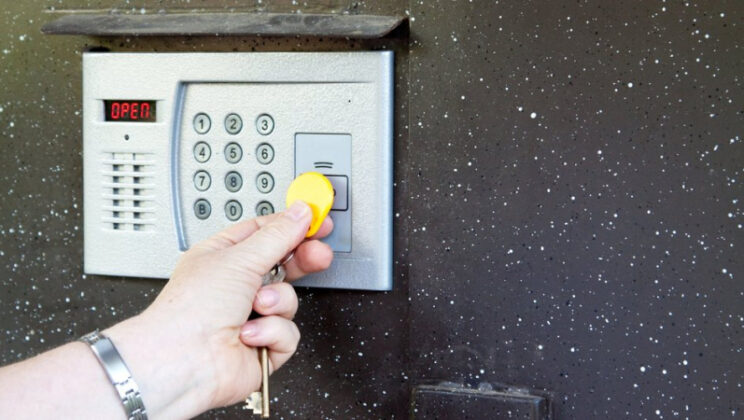 Ключ от домофона перестал работать: как получить новый и что делать в такой ситуации