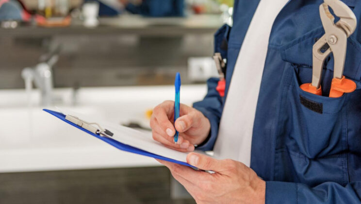 Когда День работника ЖКХ в России: история и традиции праздника