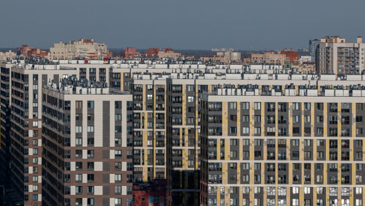 Нейросеть назвала крупные города России с подешевевшими новостройками