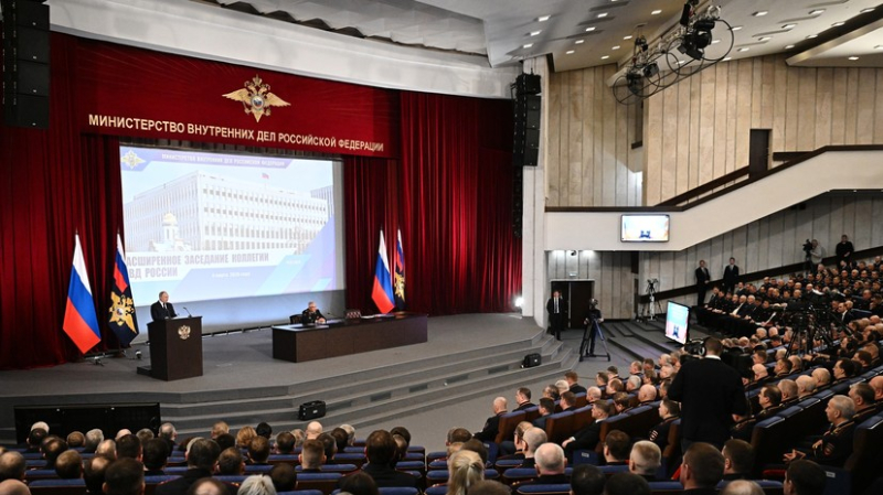 Подростковая преступность, успехи в кибербезопасности и нехватка кадров: о чём говорил Путин на заседании коллегии МВД