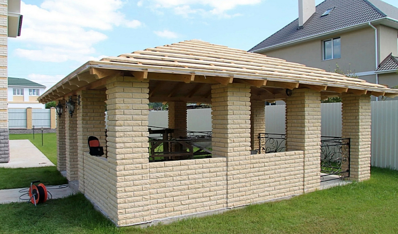 Строим капитальную беседку на участке – сколько потребуется кирпича и денег?