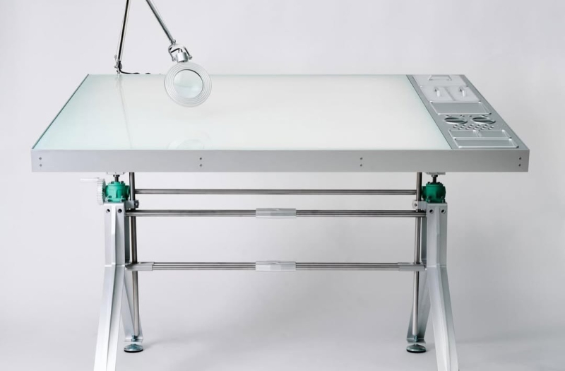 Студия CALIPER разработала чертежный стол для Дэниела Аршама