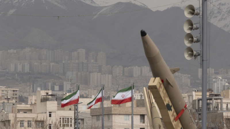 Удар по авианосцу США, атака на авиабазу Израиля и обстрелы Тегерана: как развивается ситуация на Ближнем Востоке