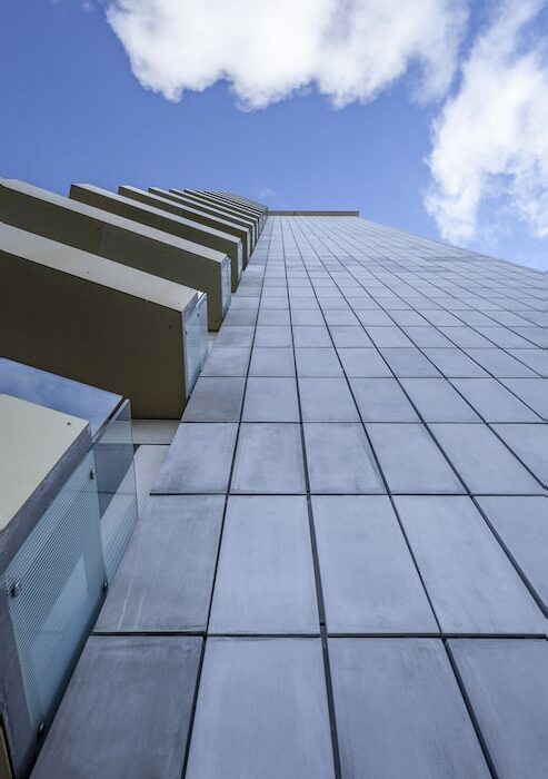 Фасад из керамогранита — монтаж на вентилируемом фасаде