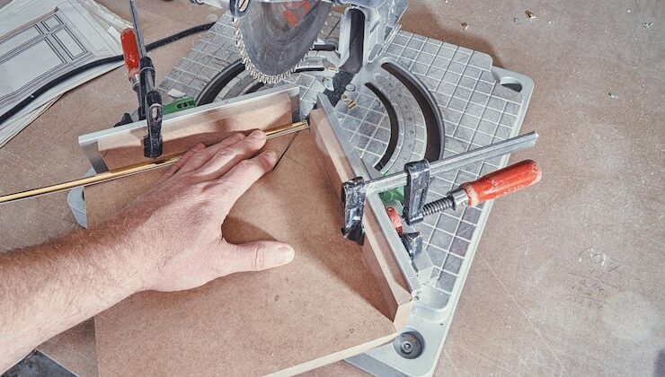 Как резать плитку в домашних условиях плиткорезом или стеклорезом